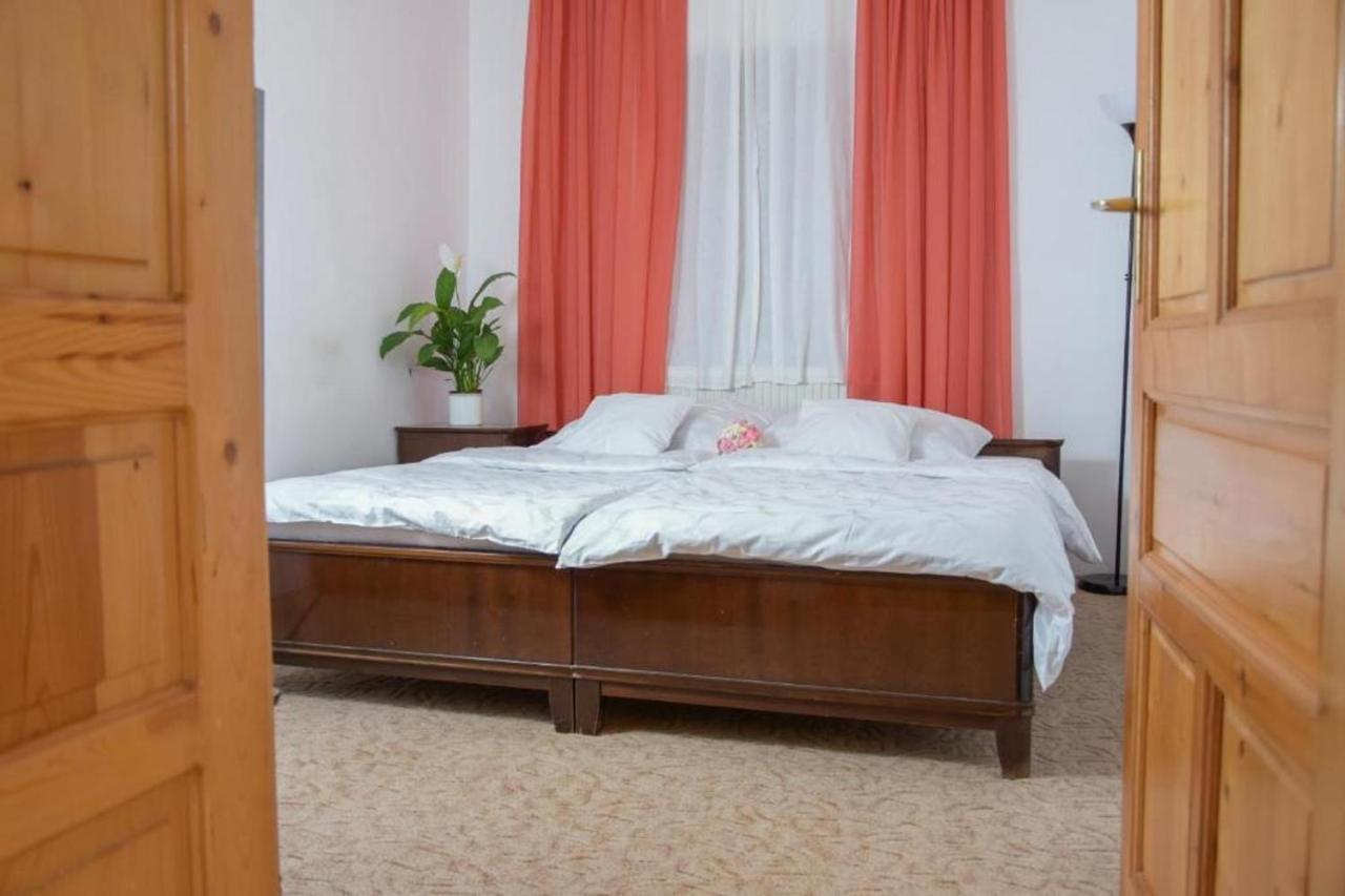Erzsebet Vendeghaz Es Apartman Hajdúszoboszló المظهر الخارجي الصورة